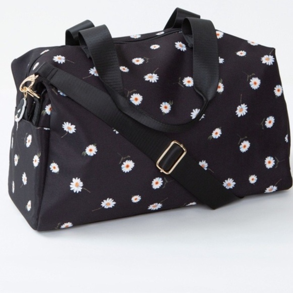 NWT Alice + Olivia Daisy Duffel Bag and Bucket Hat